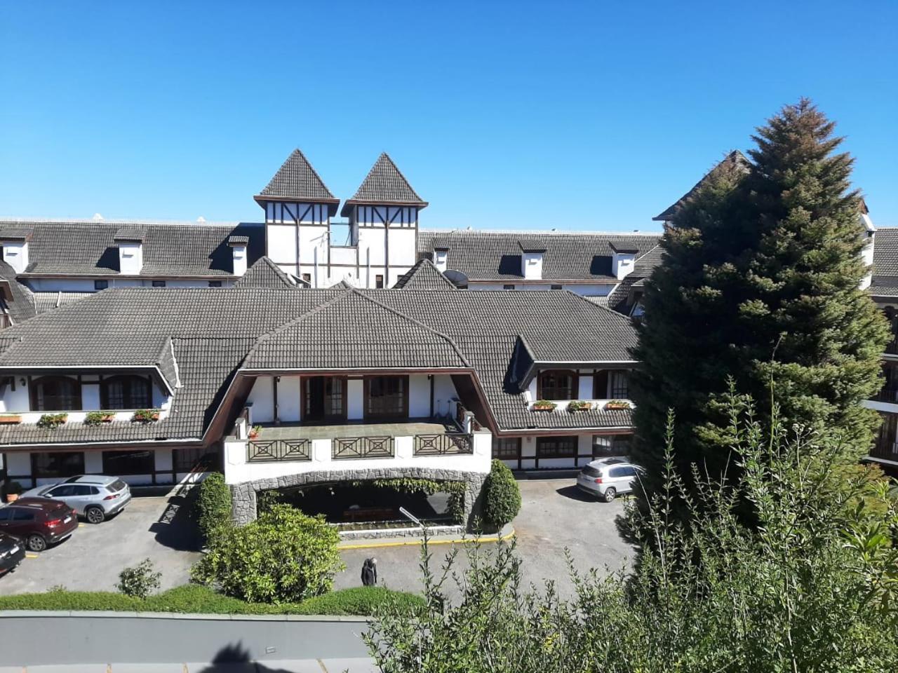 - Um Castelo Na Montanha 1124 *