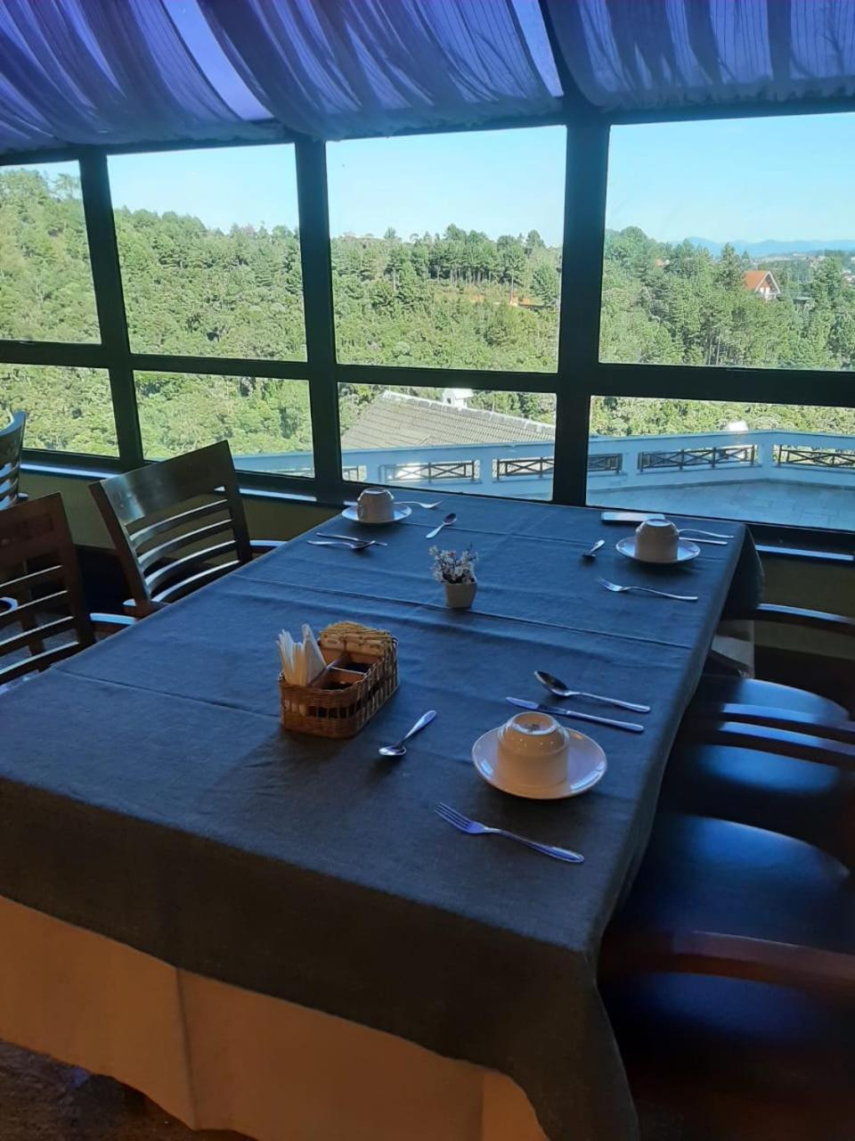 - Um Castelo Na Montanha 1124 *